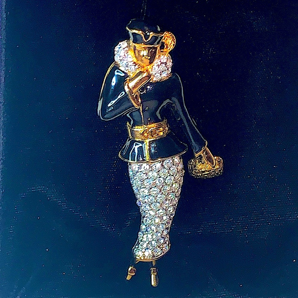 CAROLEE LADY WITH BAG BROACH VINTAGE GOLD BLACK ENAMEL CRYSTALS SIGNED